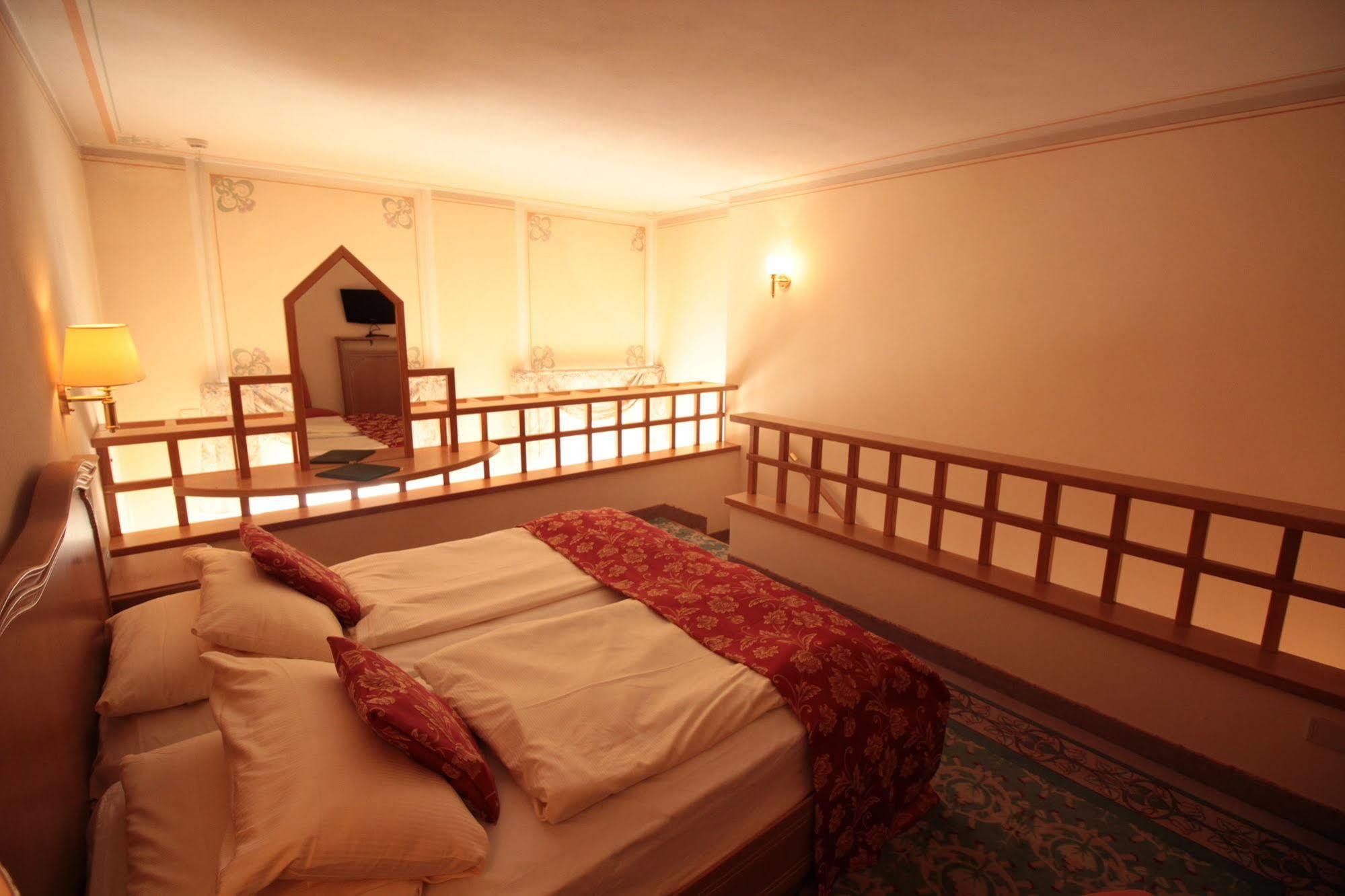 Grand Imperial Hotel 4*